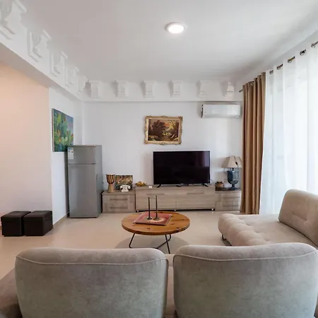 Leon * Sarandë