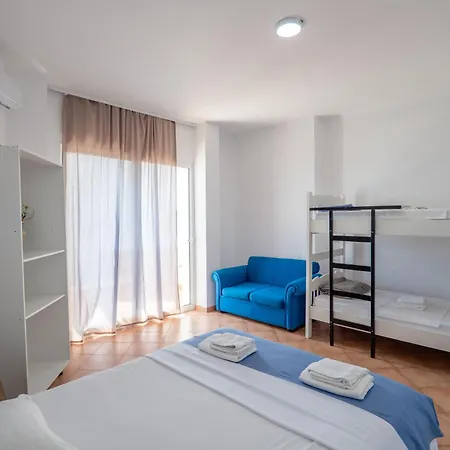 Leon * Sarandë