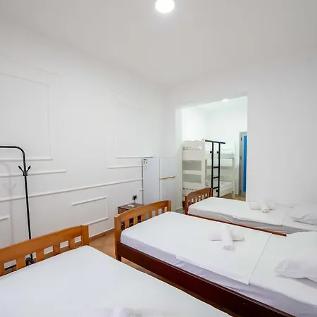 Leon Hotel